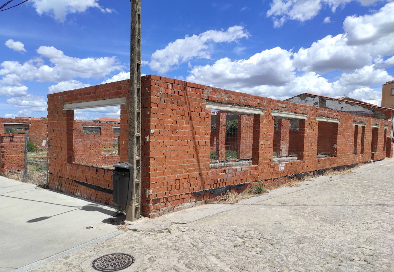 Las obras de la residencia de mayores comenzarán en agosto, una vez se ponga un transfomador para la luz