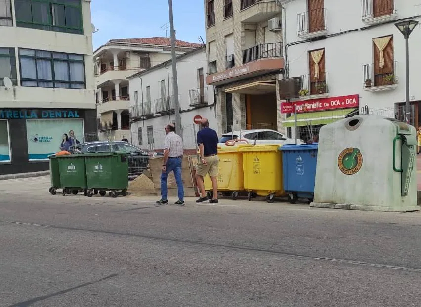 Una zona de contenedores para reciclar /JSP