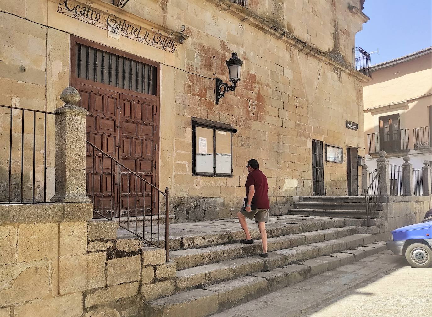 El alcalde ve «realmente difícil» hacer accesible el teatro Gabriel y Galán