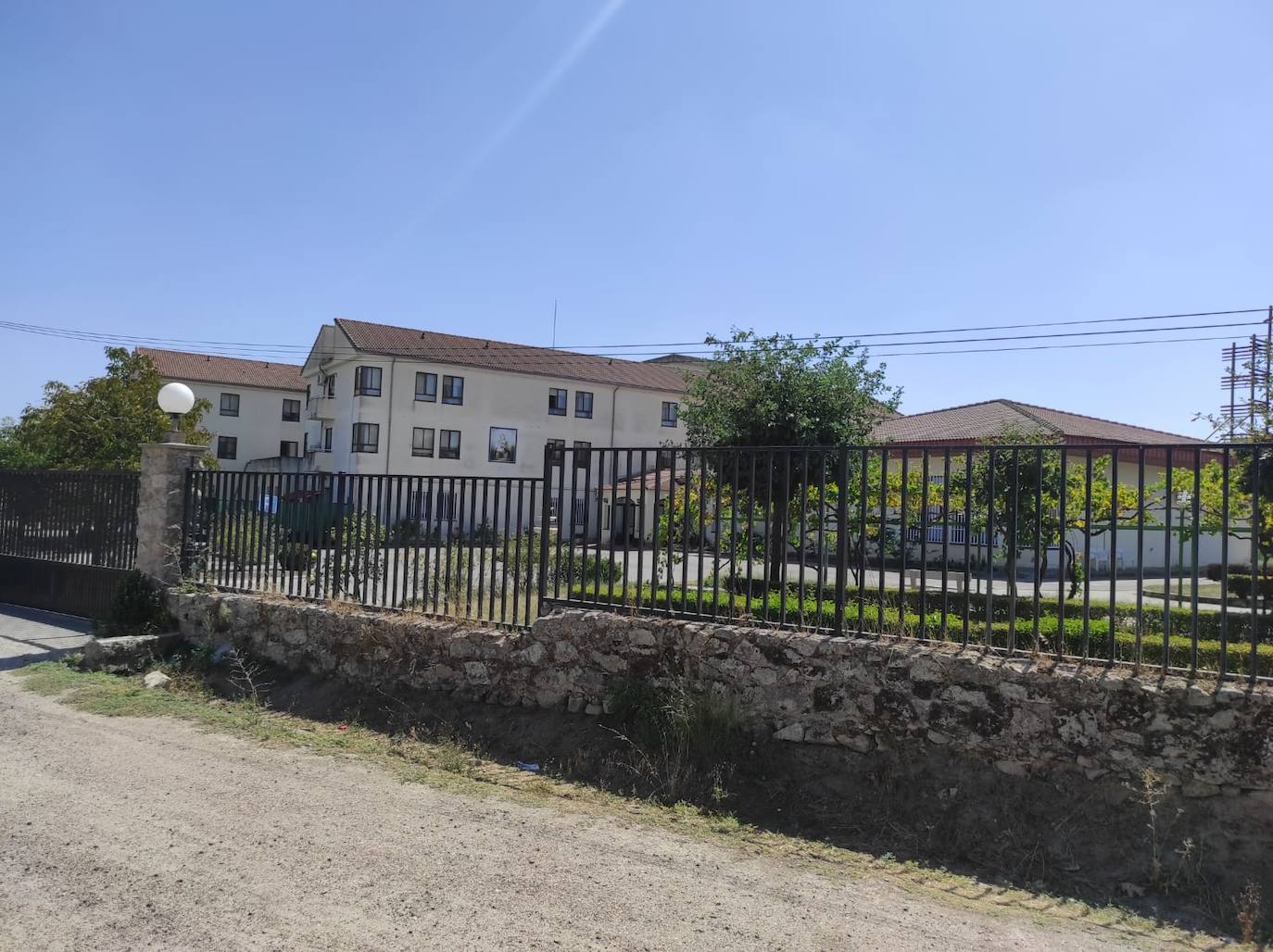El Ayuntamiento se pone a disposición de la residencia Porta Coeli en lo que necesite ante el brote surgido