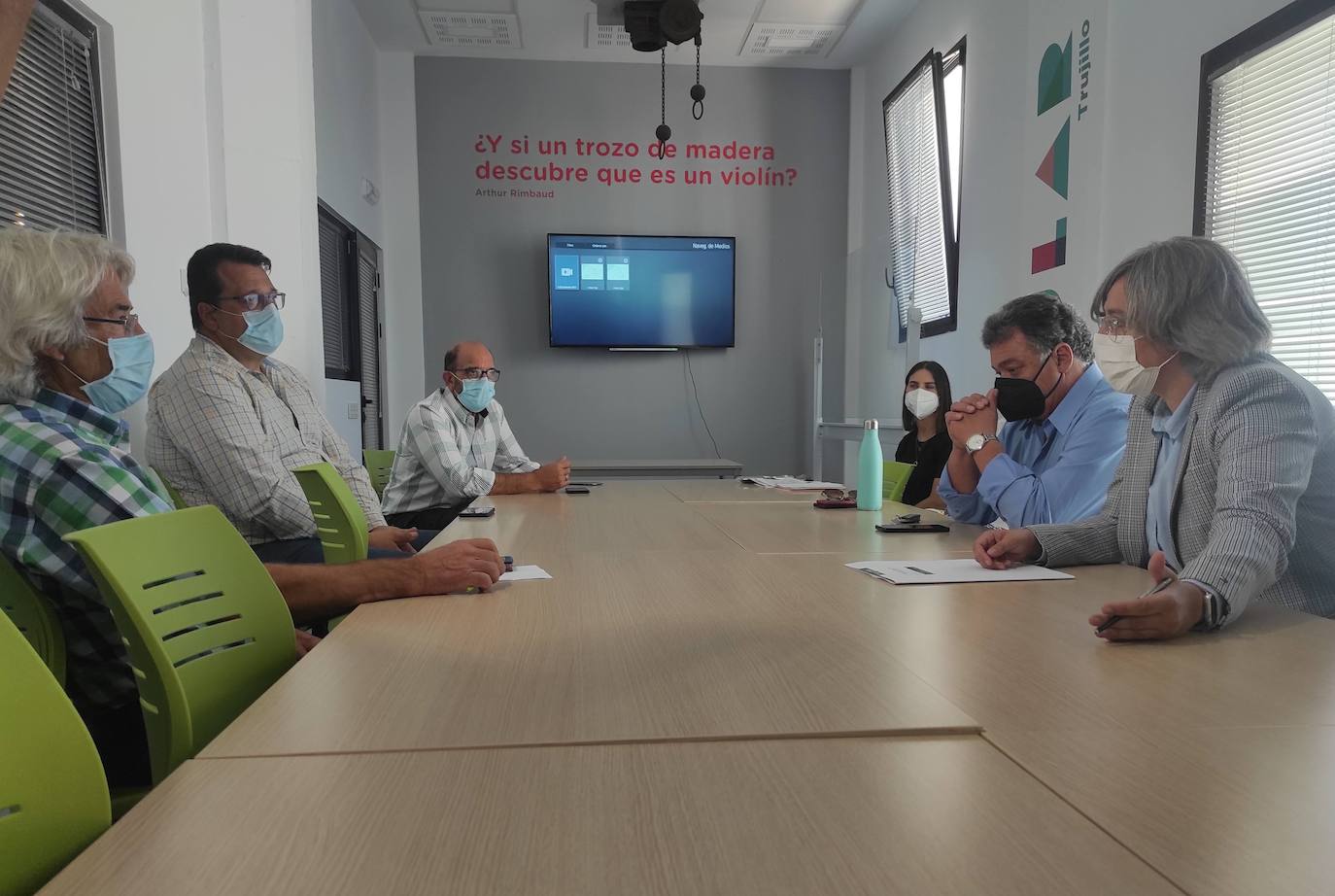 Un proyecto piloto pretende ahorrar tiempo y kiómetros en la línea de autobús entre Albalá y Trujillo