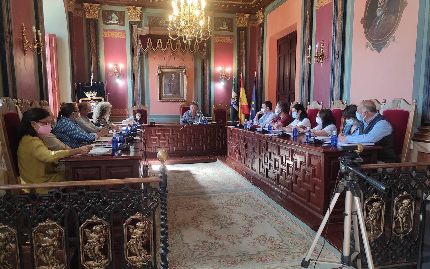 Las nuevas tasas, motivo de disputa política en el pleno celebrado este viernes