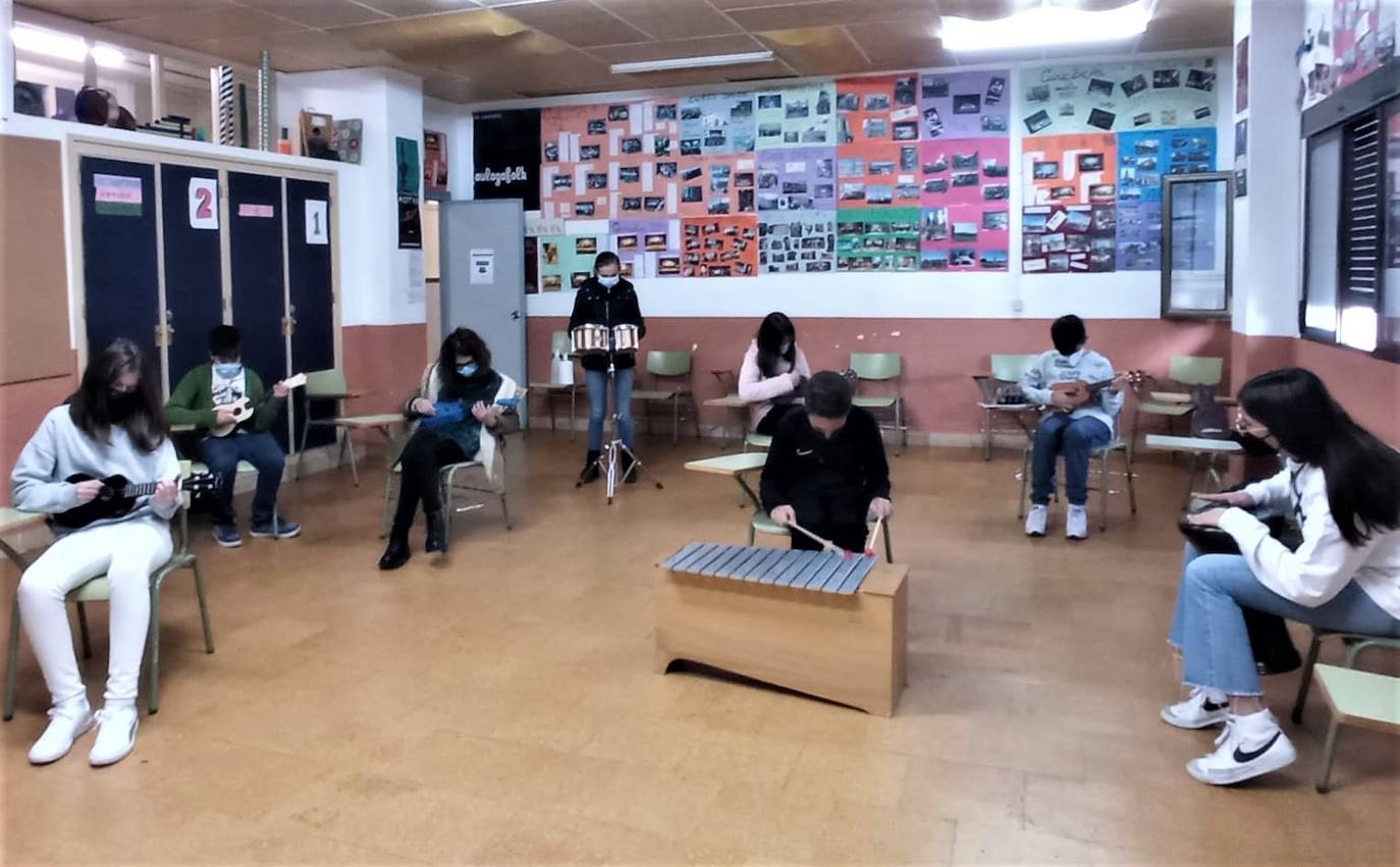 El Francisco de Orellana cambia el timbre por temas musicales