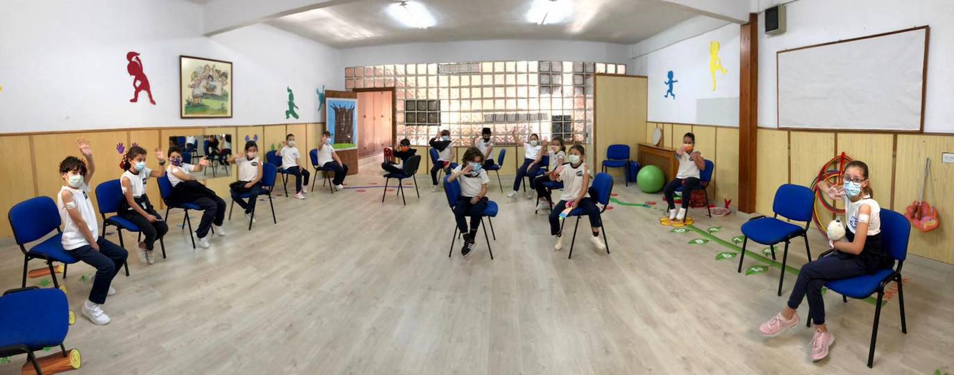 En una época en la que se han disparado los contagios de covid, ya hay 241 escolares vacunados en la ciudad