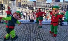 Los menores despiden el año con las campanadas infantiles en la plaza Mayor