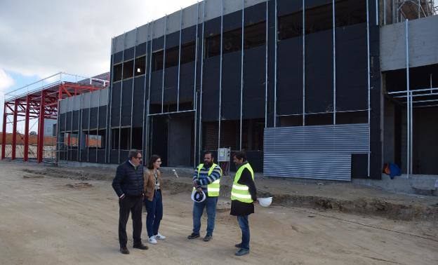 La previsión es que las obras del parque de bomberos estén terminadas en verano
