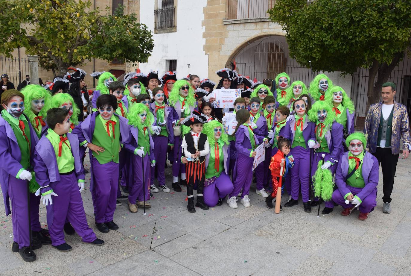 El desfile y los festejos taurinos protagonizan el domingo carnavalero