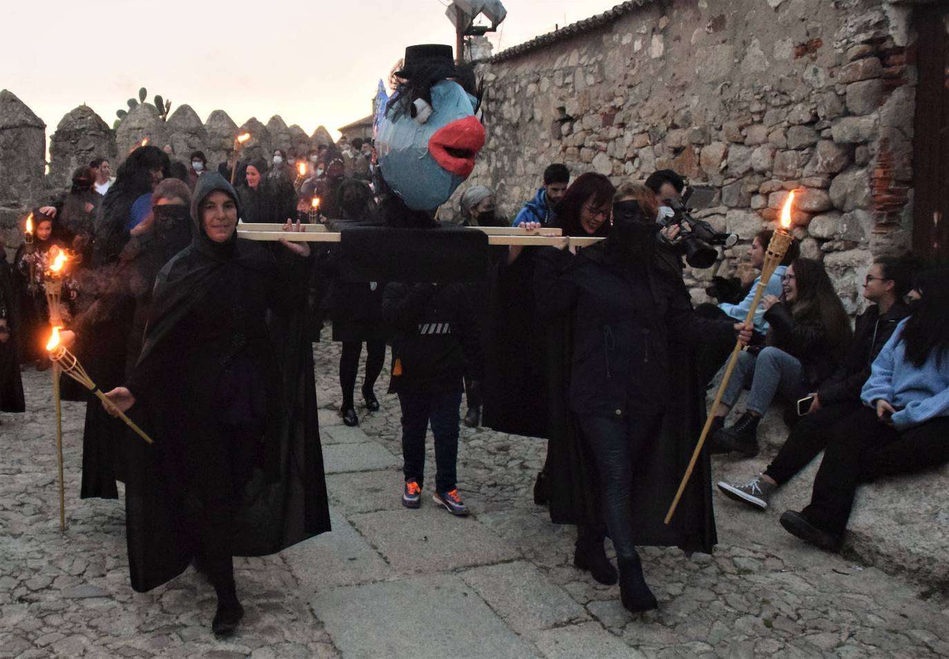 El carnaval termina con el entierro de la sardina, que ha tenido una buena aceptación
