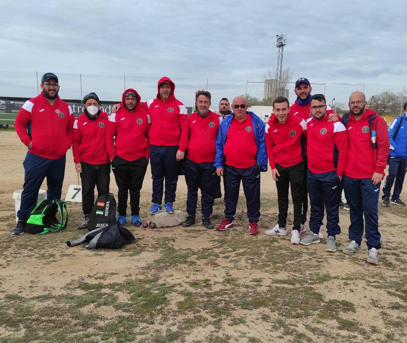 El campeonato de Extremadura de petanca, celebrado en la ciudad, congrega 110 jugadores de 21 equipos