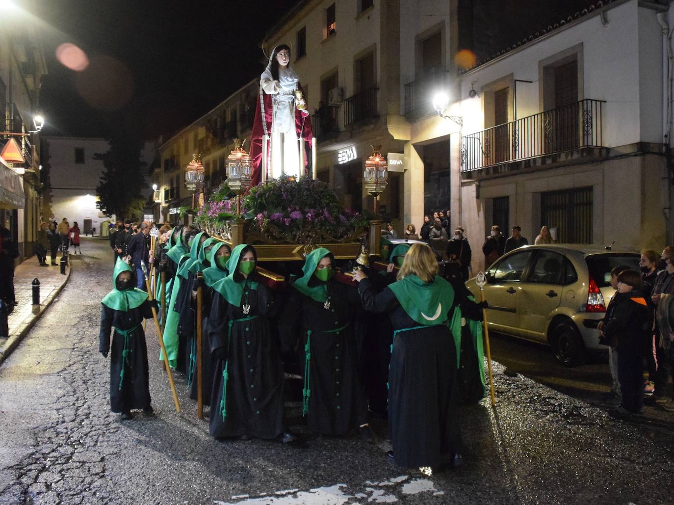 La lluvia trastoca los planes de La Oración en el Huerto y la Magdalena, aunque al final hay procesión