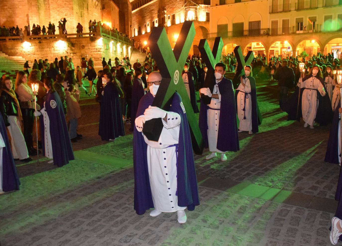 Numeroso público arropa a las procesiones del Miércoles Santo