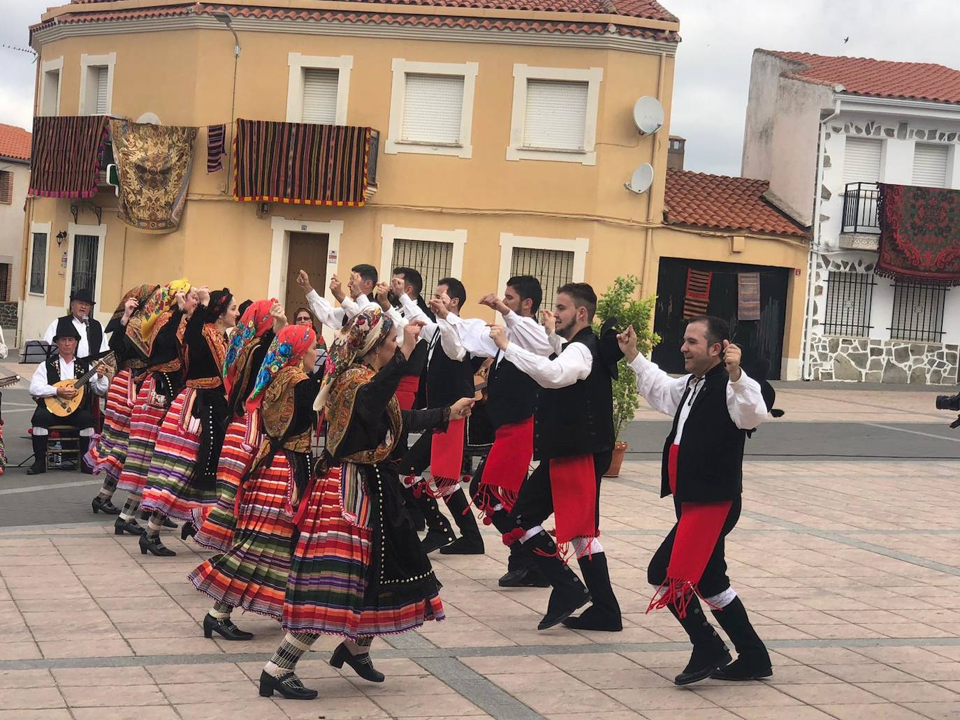 La Agrupación Folclórica Virgen de los Remedios actuará este sábado en el festival del Chíviri
