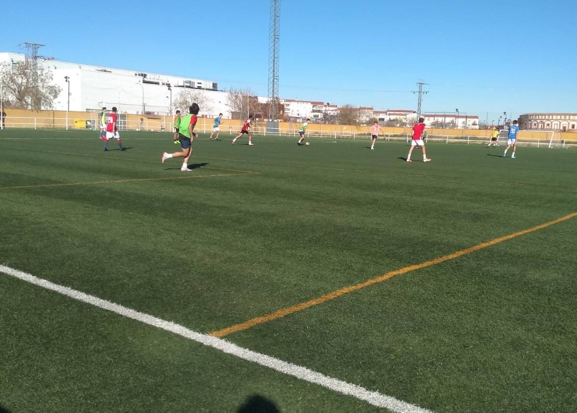 El campo de fútbol de San Lázaro necesita mejoras que se harán «poco a poco»