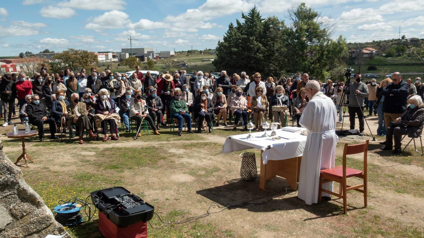 La romería del Cristo de la Vida se celebra con una misa muy participativa