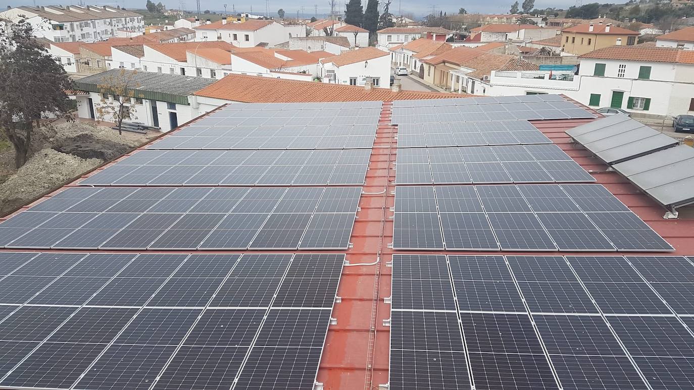 El Consistorio quiere poner placas solares en la cubierta del pabellón polideportivo