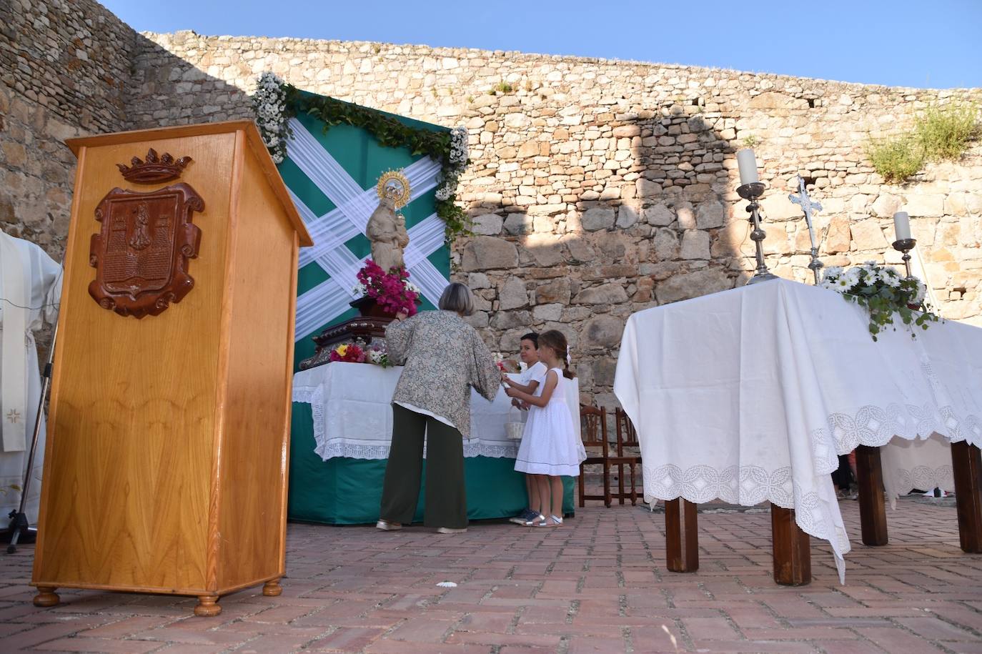 La Patrona se llena de flores