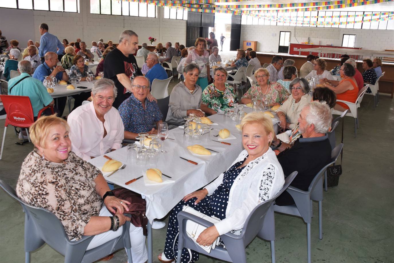 Participantes en la comida de mayores 