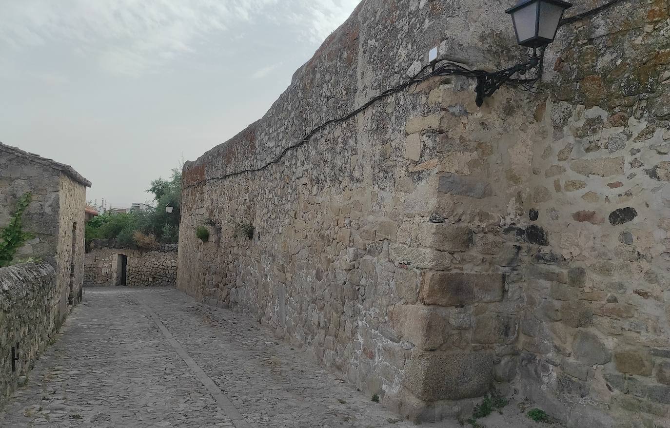 Trabajos para el soterramiento del cableado en distintas zonas