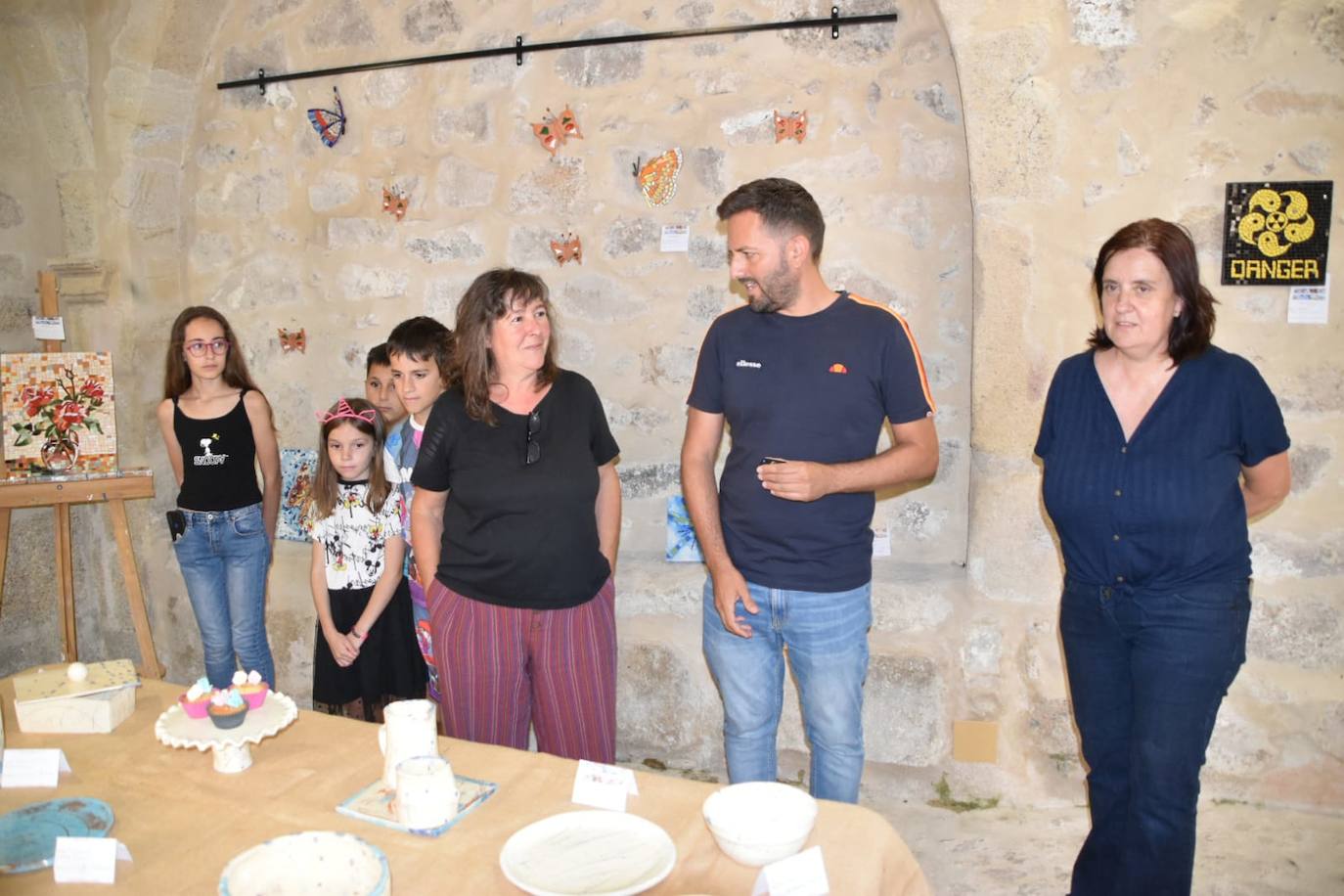 Colectivo Krear-te enseña su trabajo en una exposición
