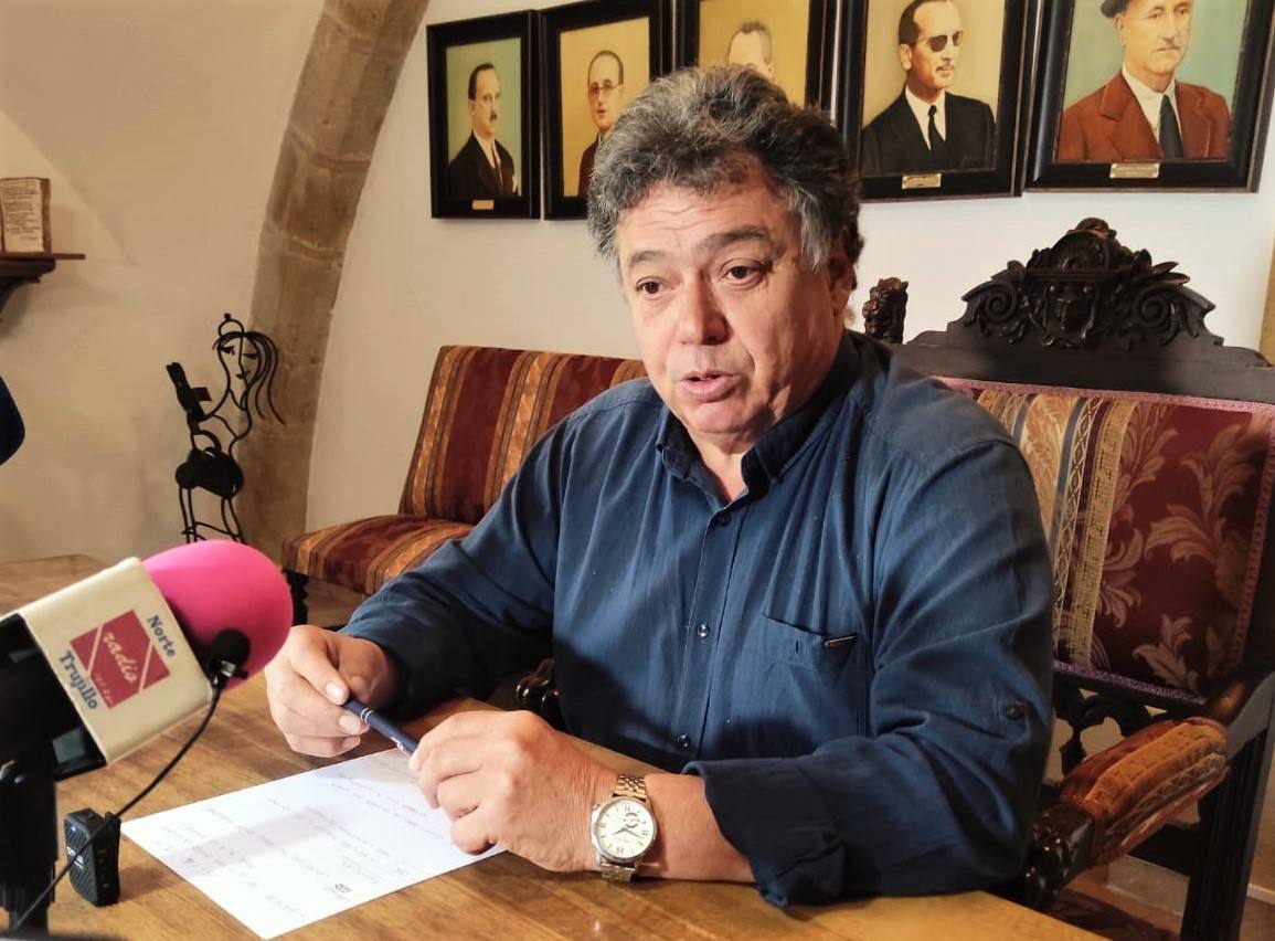 El alcalde habla de impuestos, residencia de mayores y piscina climatizada