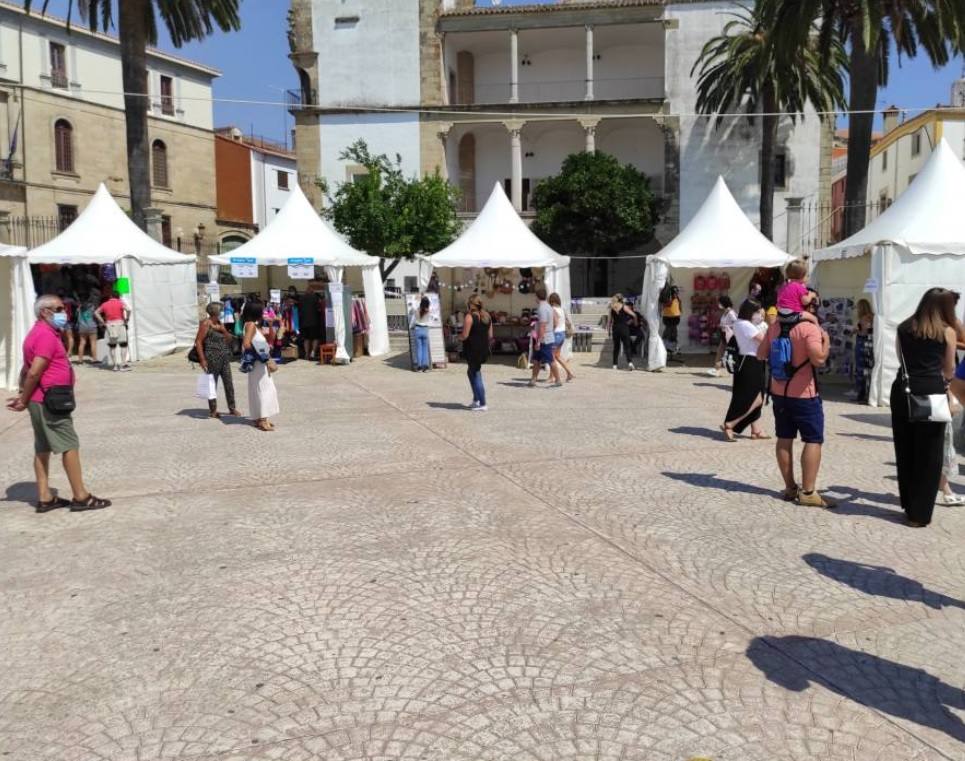 El Consistorio y Asemtru preparan el II Mercadillo Outlet