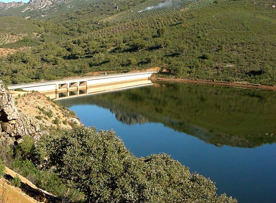 El Consistorio pide un uso responsable del agua a pesar del estado de la presa