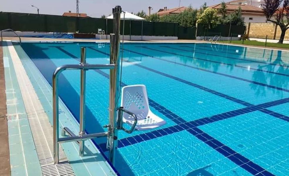 El primer alcalde de la democracia de Deleitosa, grave tras ahogarse en la piscina municipal