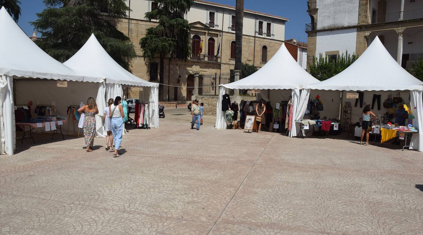 El Mercadillo Outlet se desarrolla con una buena aceptación, marcado por el calor