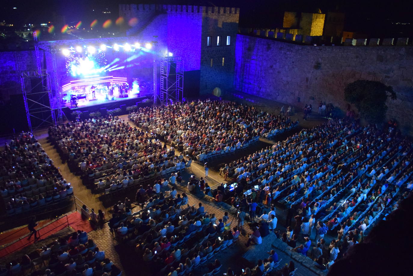 El castillo, abarrotado, con el concierto de Niña Pastori 