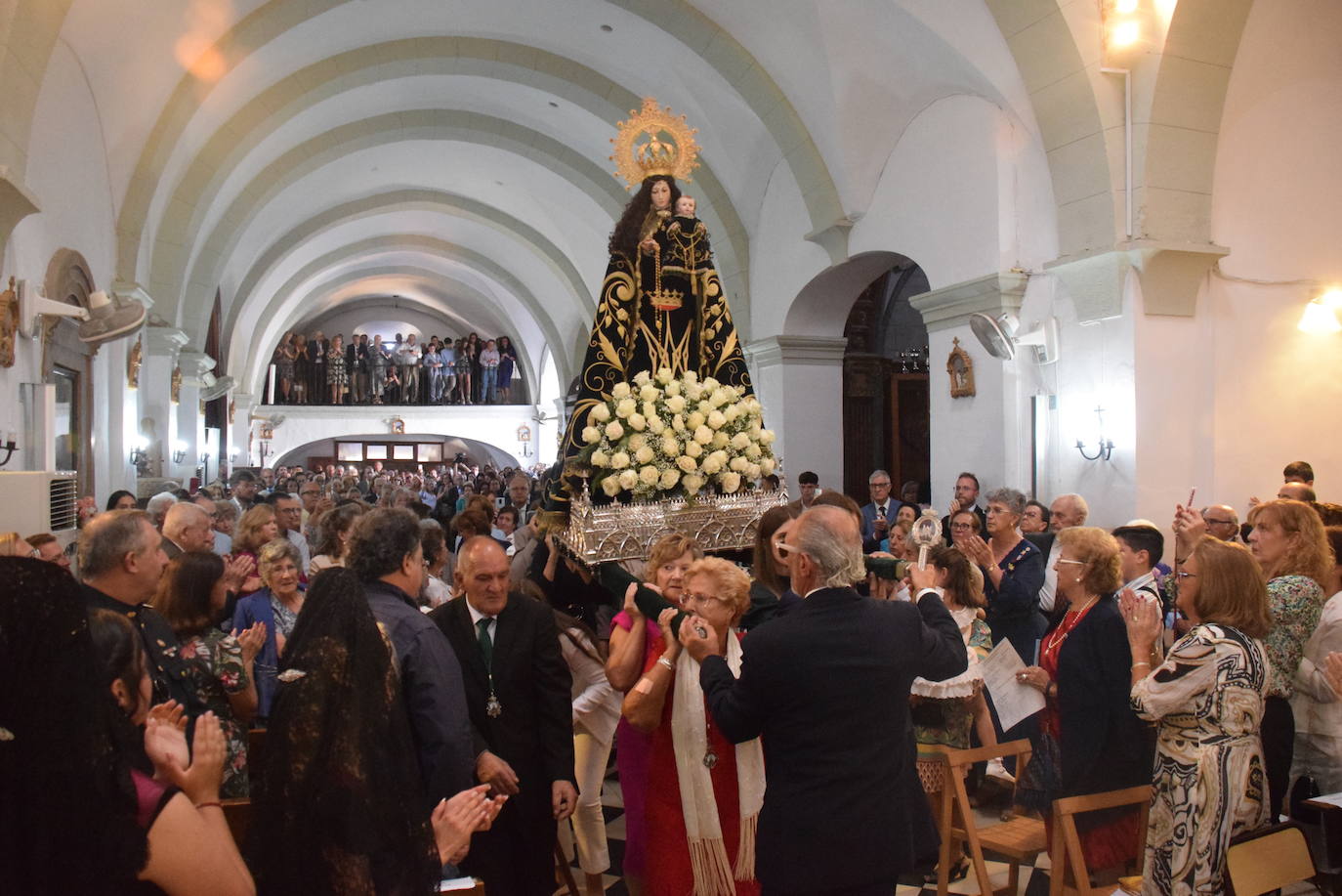 Los actos festivos más protocolarios, con una gran aceptación, dan paso a los festejos taurinos