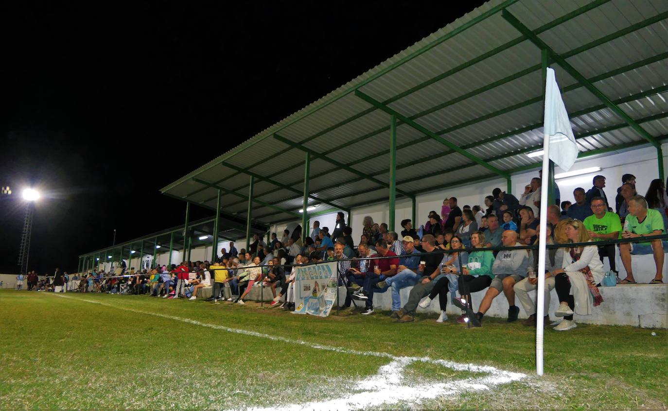 Roban en el bar del campo de fútbol Julián García de Guadiana
