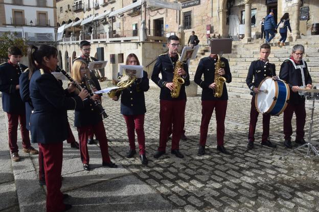 La banda de música Antonio Flores recupera, por fin, las actuaciones