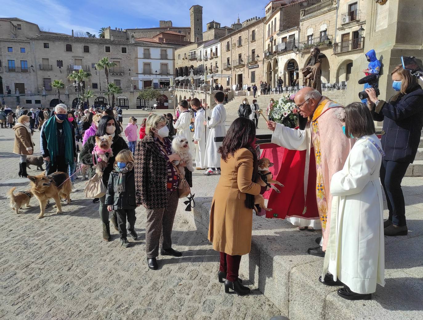 Celebración de San Antón el 22 de enero y de la aparición de la Virgen, el 29