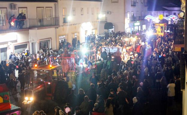 Los Reyes Magos reparten ilusión por Valverde de Leganés