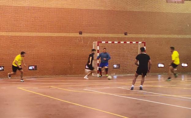 Los Pisos, líderes en fútbol sala