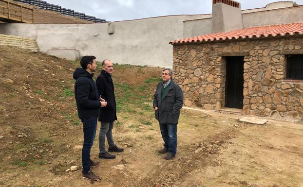 La Junta se interesa por los trabajos de rehabilitación del antiguo molino de agua