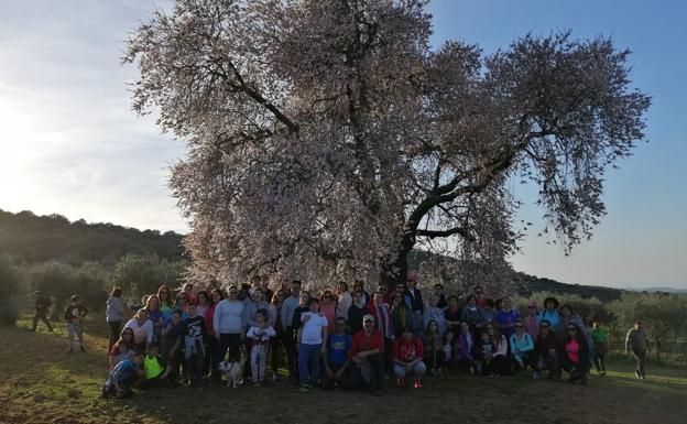 Éxito en la visita al Almendro Real