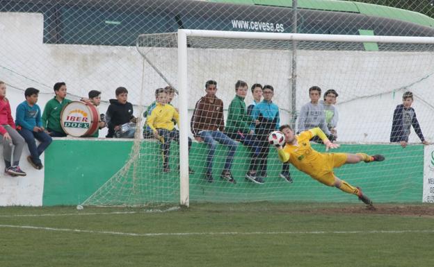 Los porteros del Plasencia dan la victoria a su equipo frente al Racing