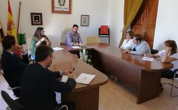 El alcalde se reune con los responsables de las entidades bancarias