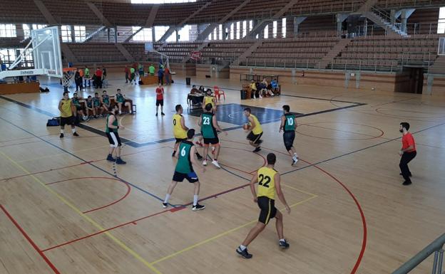 El equipo de baloncesto pierde con Talavera de cinco puntos