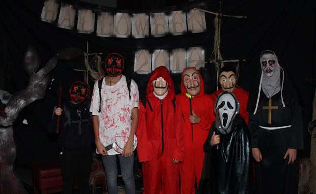 Los valverdeños disfrutan del pasaje del terror de la Casa de la Cultura