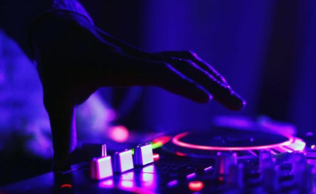 Se busca un DJ juvenil para este Carnaval