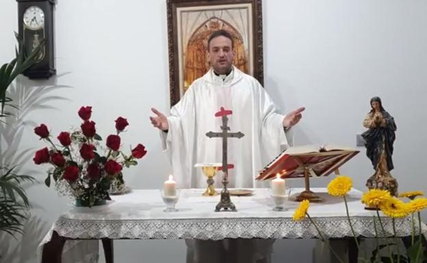 Las misas se retrasmiten en directo por las redes sociales