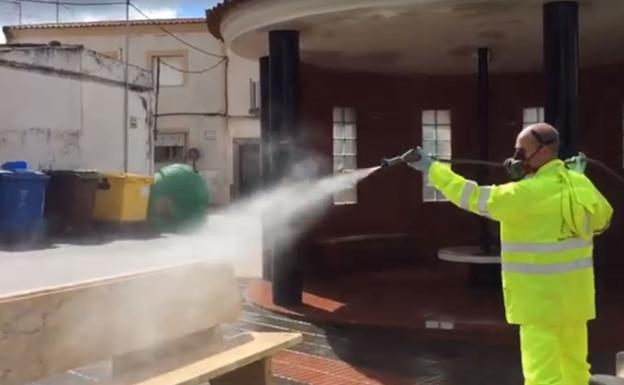 Continúan los trabajos de desinfección de la localidad