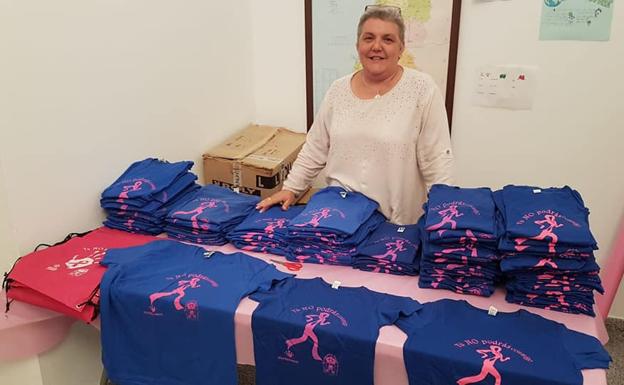 El Grupo Local Contra el Cáncer dona camisetas para la fabricación de mascarillas