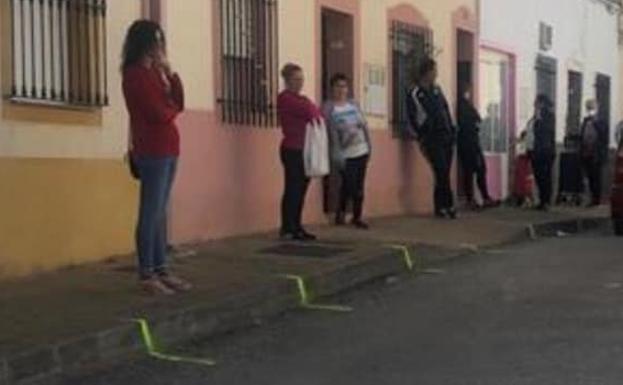 Las autoridades piden respetar las medidas para realizar las compras