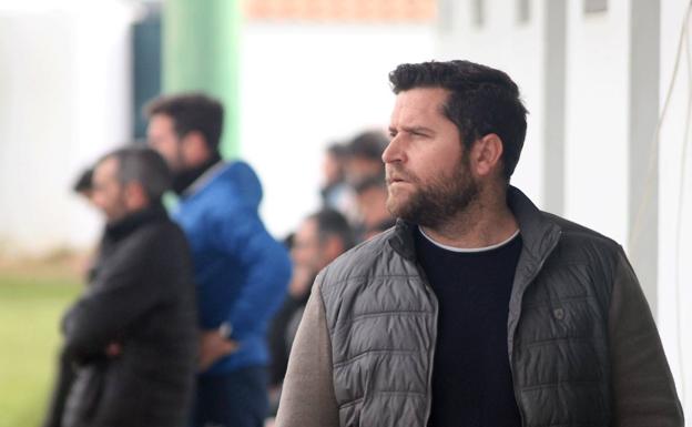 «La opción que se está barajando desde la RFEF, nos beneficia ya que nos mantendríamos en Tercera un año más»