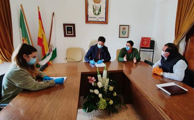 PSOE y PP firman un pacto de medidas sociales y económicas