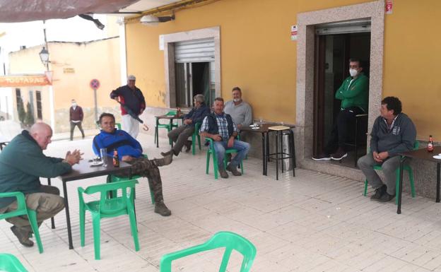 Abren los primeros bares en Valverde