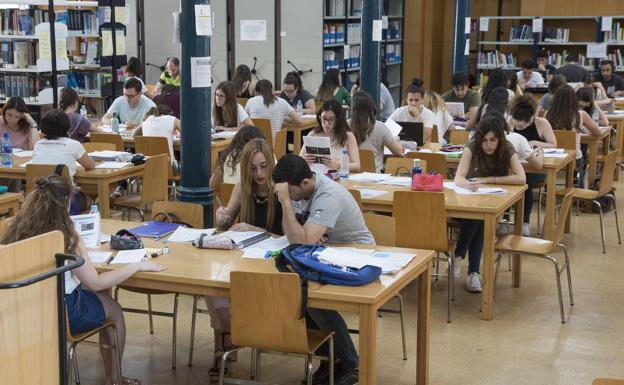 Los exámenes de la UEx en junio se harán desde Internet